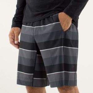 Lululemon Core Grey Stripe Shorts Large